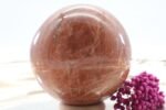 Große Peach Mondstein Aprikose Edelstein Kugel, Glänzend poliert, 62 mm – Bild 3
