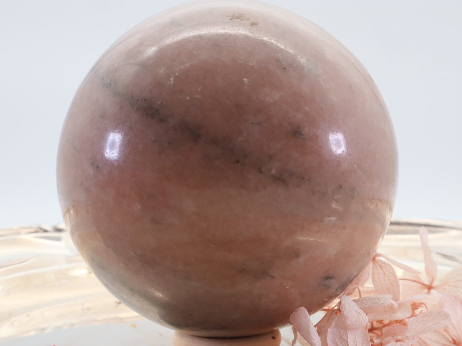 Pfirsisch-Mondstein-1-5-scaled-1.jpg Große Pfirsisch Mondstein Edelsteinkugel, 87 mm – Bild 1