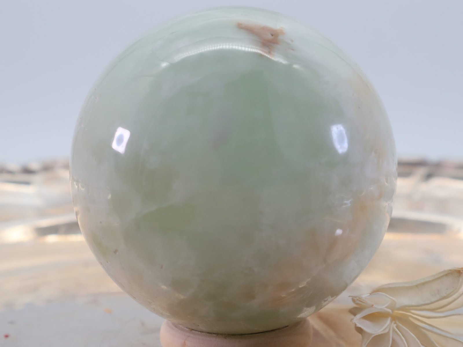 Große Pistazien Calcit Edelsteinkugel, 61 mm