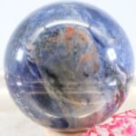 Sodalit Edelsteinkugel in Königsblau - hohe Qualität 73 mm