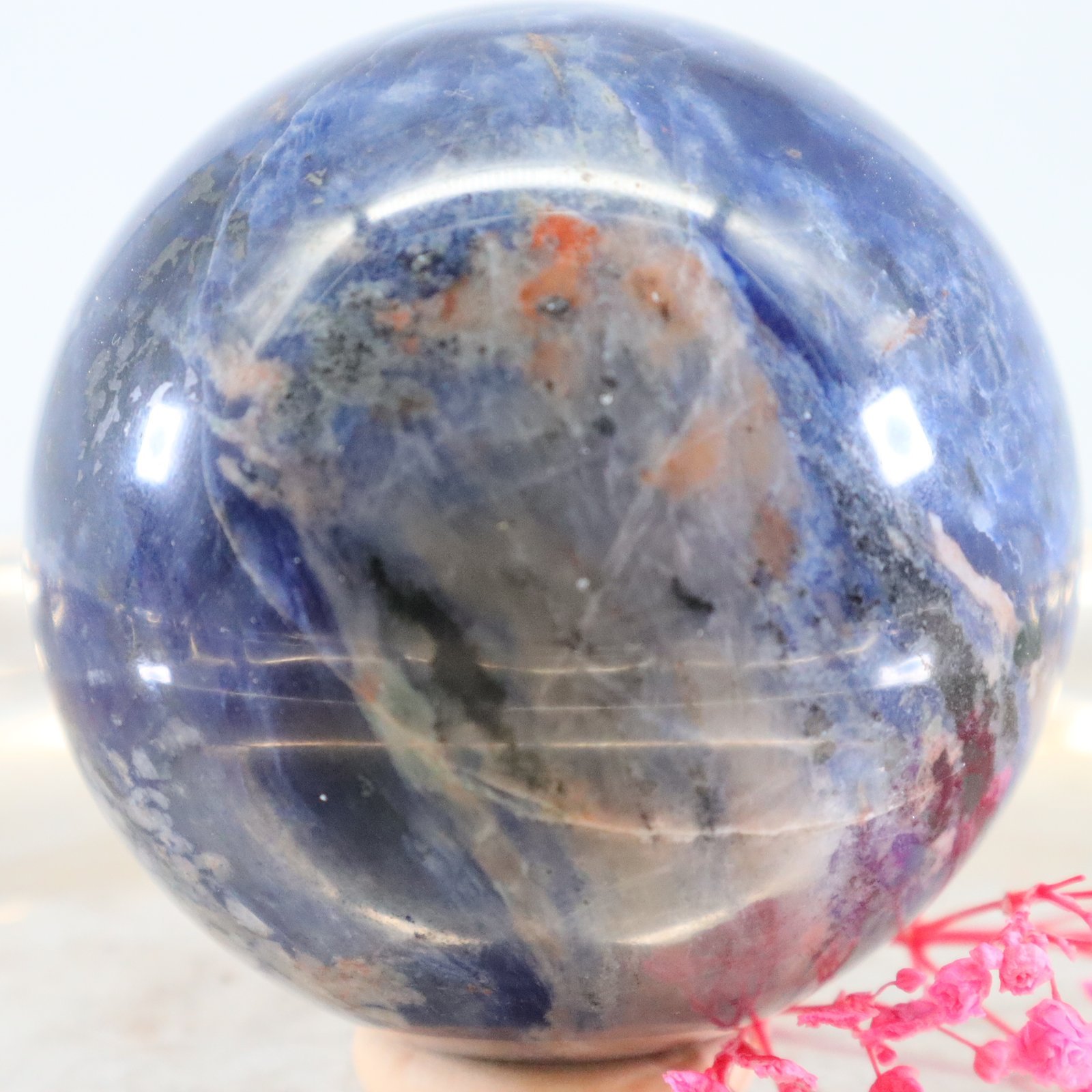 Sodalit-1-1.jpg Sodalit Edelsteinkugel in Königsblau - hohe Qualität 73 mm – Bild 1