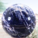 Sodalit Edelsteinkugel in Königsblau - hohe Qualität 60 mm – Bild 6