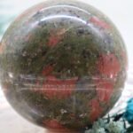 GROSSE UNAKIT EPIDOT Edelsteinkugel, Hochglanz, 68 mm