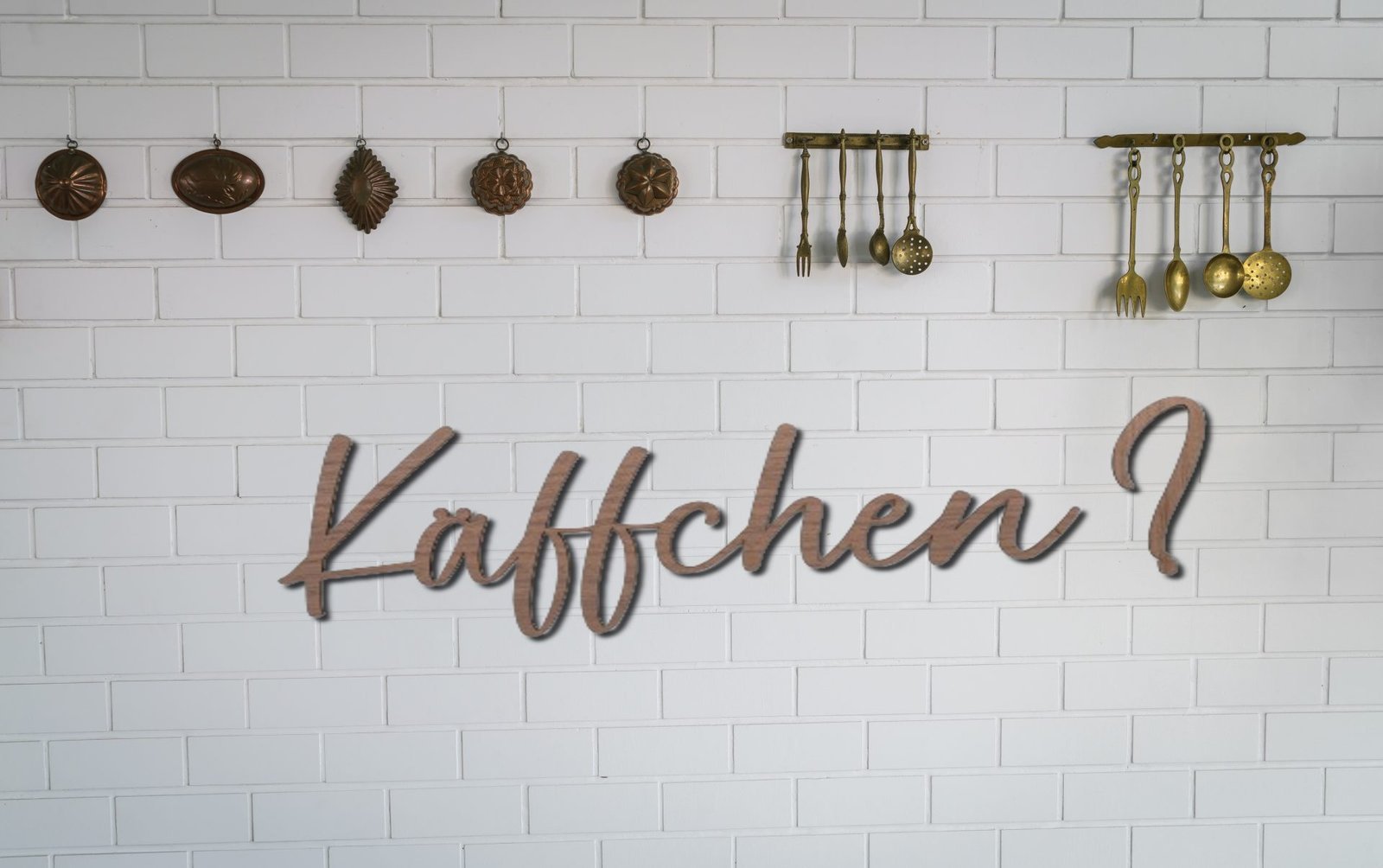 kitchen-spoon-fork-hanging-wall.jpg Küchen Dekoration Schild "Käffchen?" – Bild 1