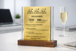 Personalisierte Acryl‑Holz Award GOLDJUNGE – Premium Firmenaward mit Gravur, Abschiedsgeschenk, Jubiläum, Anerkennung – Bild 6