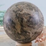 Premium Büro Geschenk Deko & Design Objekt - Edelsteinkugel Muschelkalk - Moderne Einrichtung - Fossilien Briefbeschwerer für Büro – Bild 6