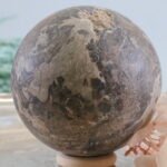 Premium Büro Geschenk Deko & Design Objekt - Edelsteinkugel Muschelkalk - Moderne Einrichtung - Fossilien Briefbeschwerer für Büro – Bild 9