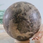 Premium Büro Geschenk Deko & Design Objekt - Edelsteinkugel Muschelkalk - Moderne Einrichtung - Fossilien Briefbeschwerer für Büro – Bild 10